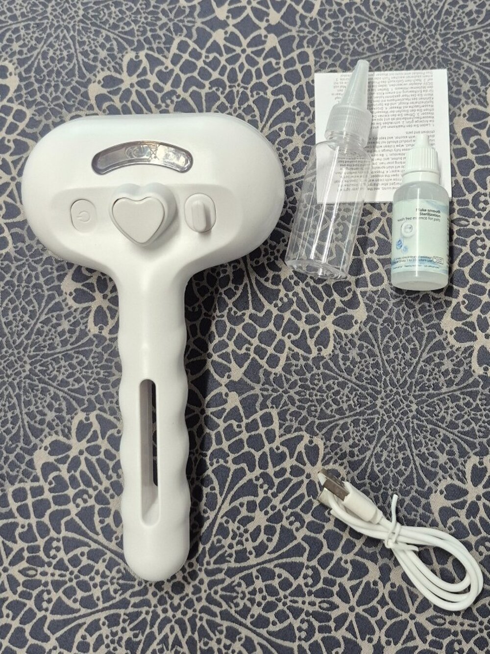 Pet spray hair brushing comb